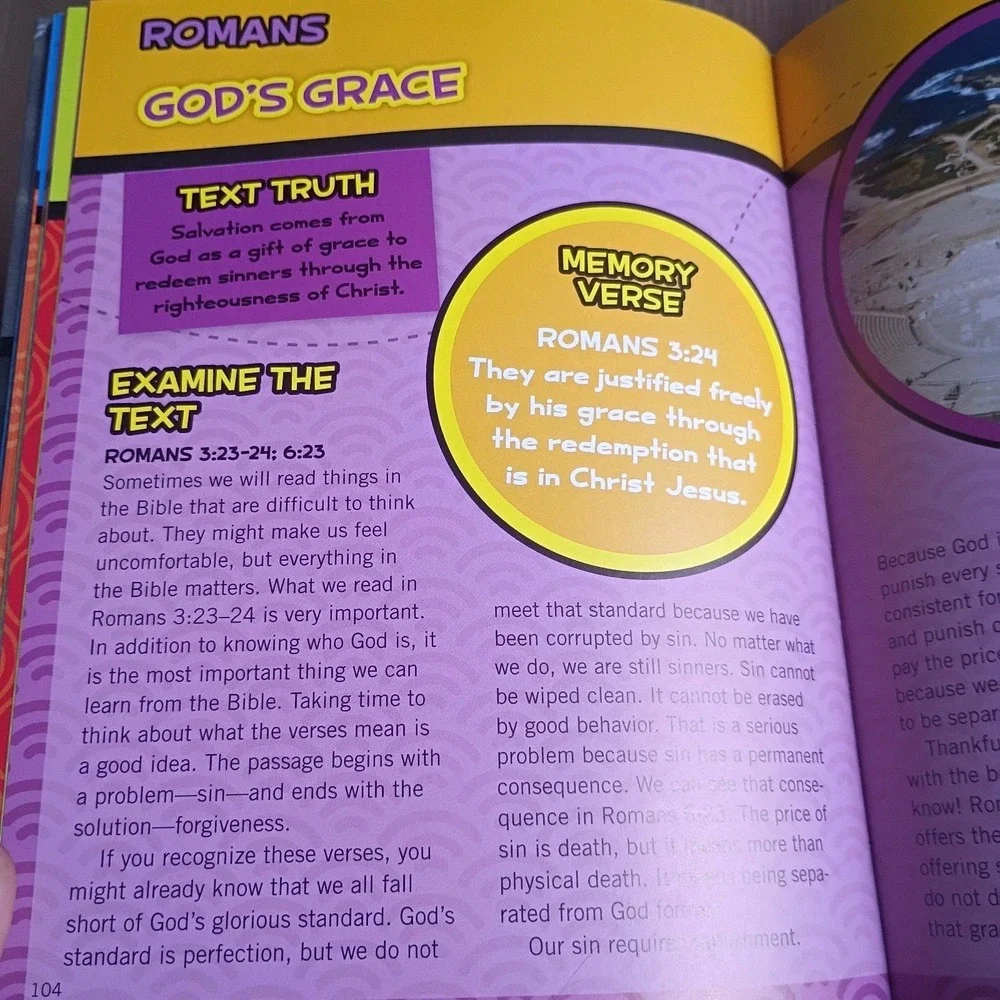Explore the‎ Bible Devotional : A Book-By-Book Journey Hardcover